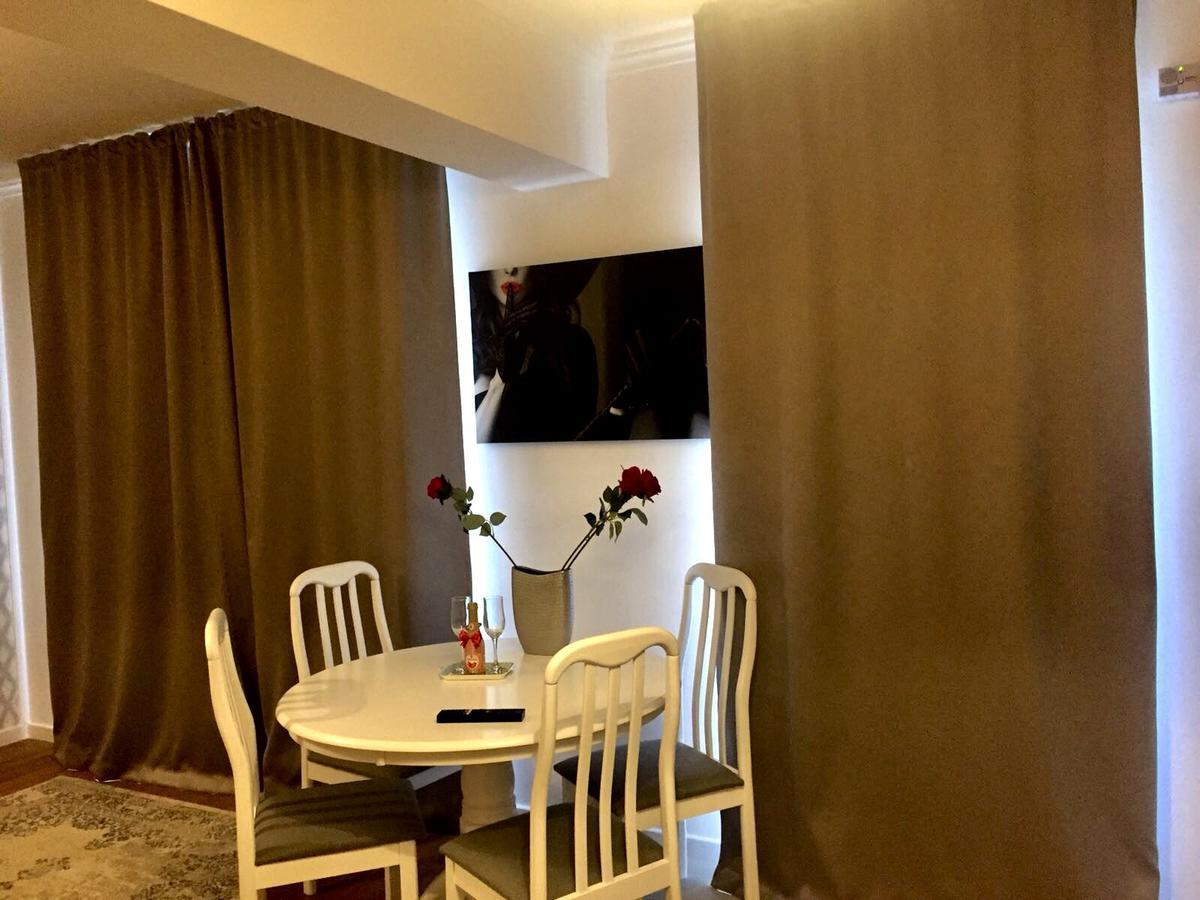 Flori De Iulie Apartamente Braşov Exteriör bild