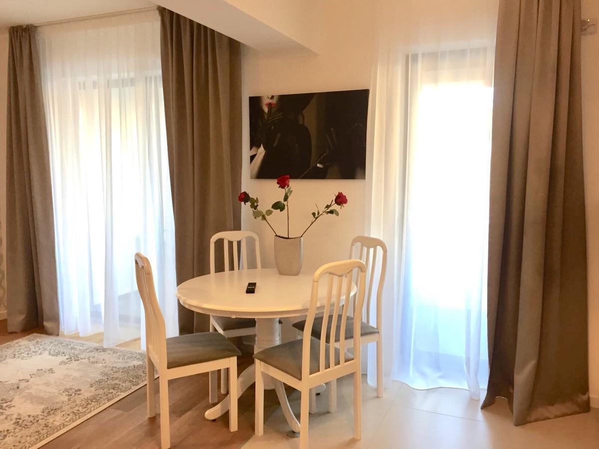 Flori De Iulie Apartamente Braşov Exteriör bild