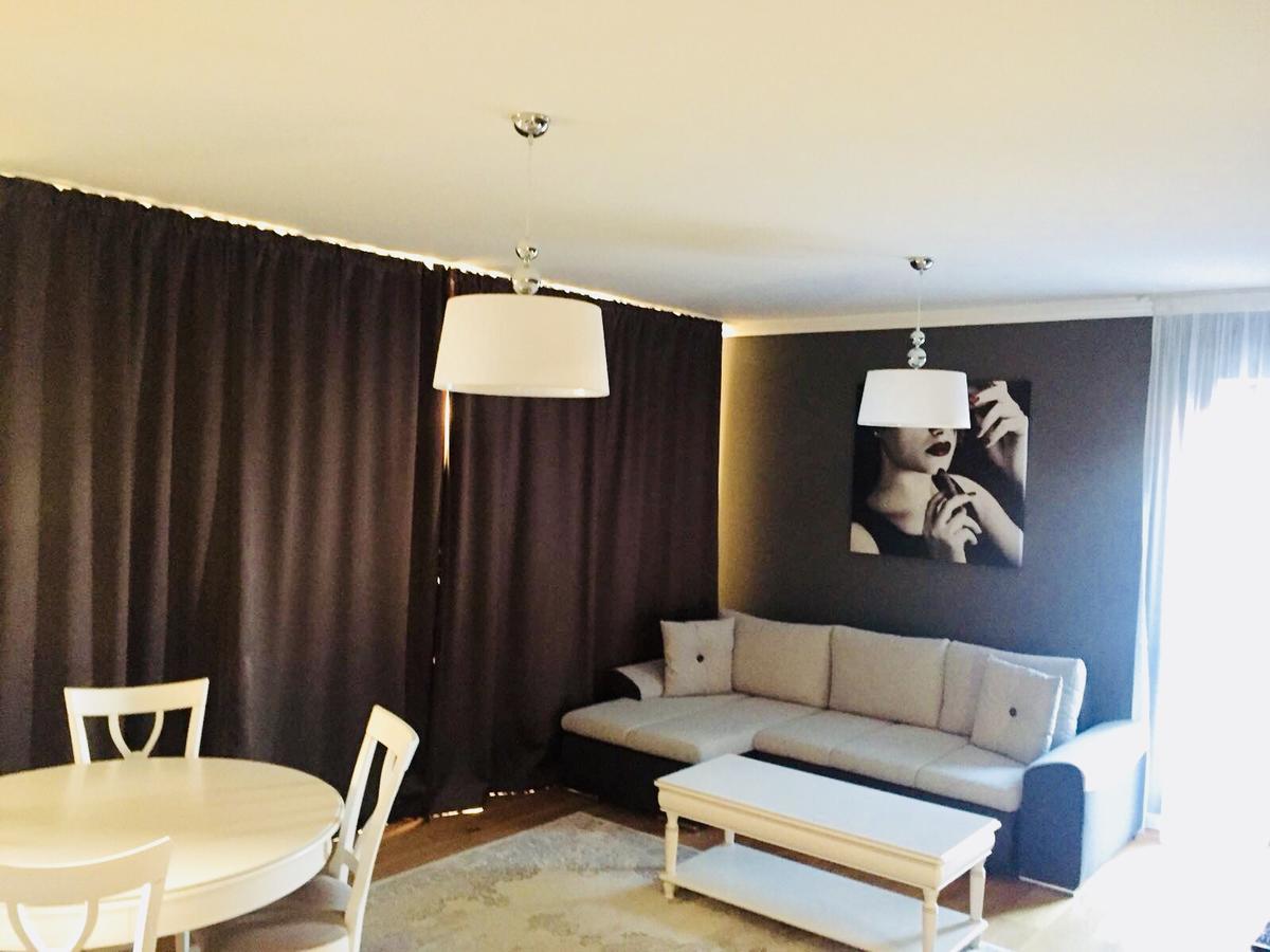 Flori De Iulie Apartamente Braşov Exteriör bild