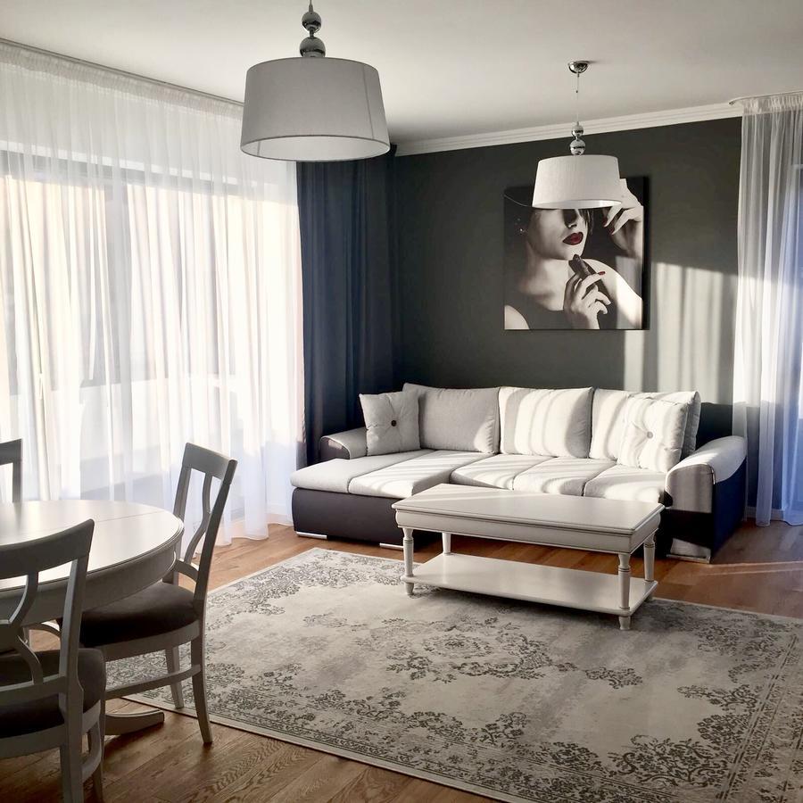 Flori De Iulie Apartamente Braşov Exteriör bild