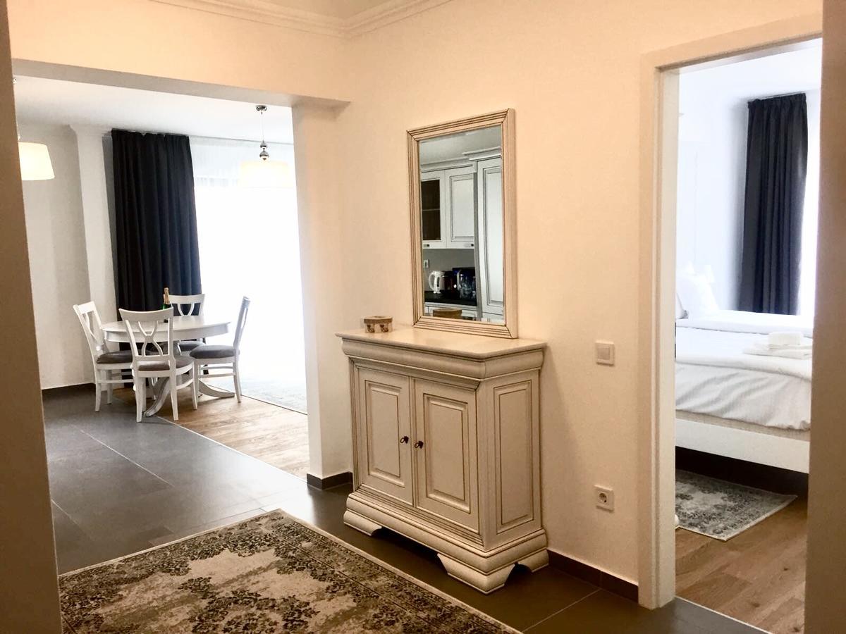 Flori De Iulie Apartamente Braşov Exteriör bild
