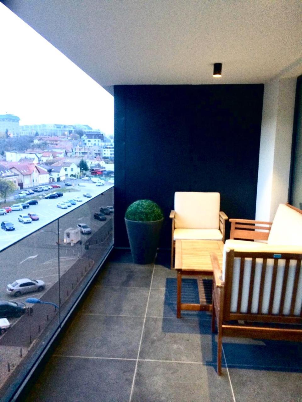 Flori De Iulie Apartamente Braşov Exteriör bild