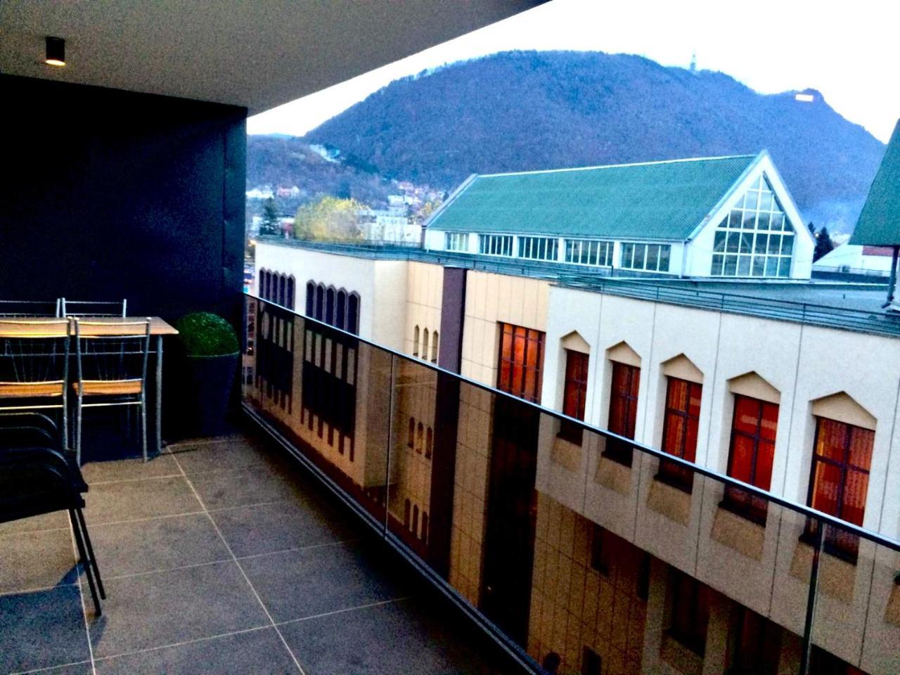 Flori De Iulie Apartamente Braşov Exteriör bild