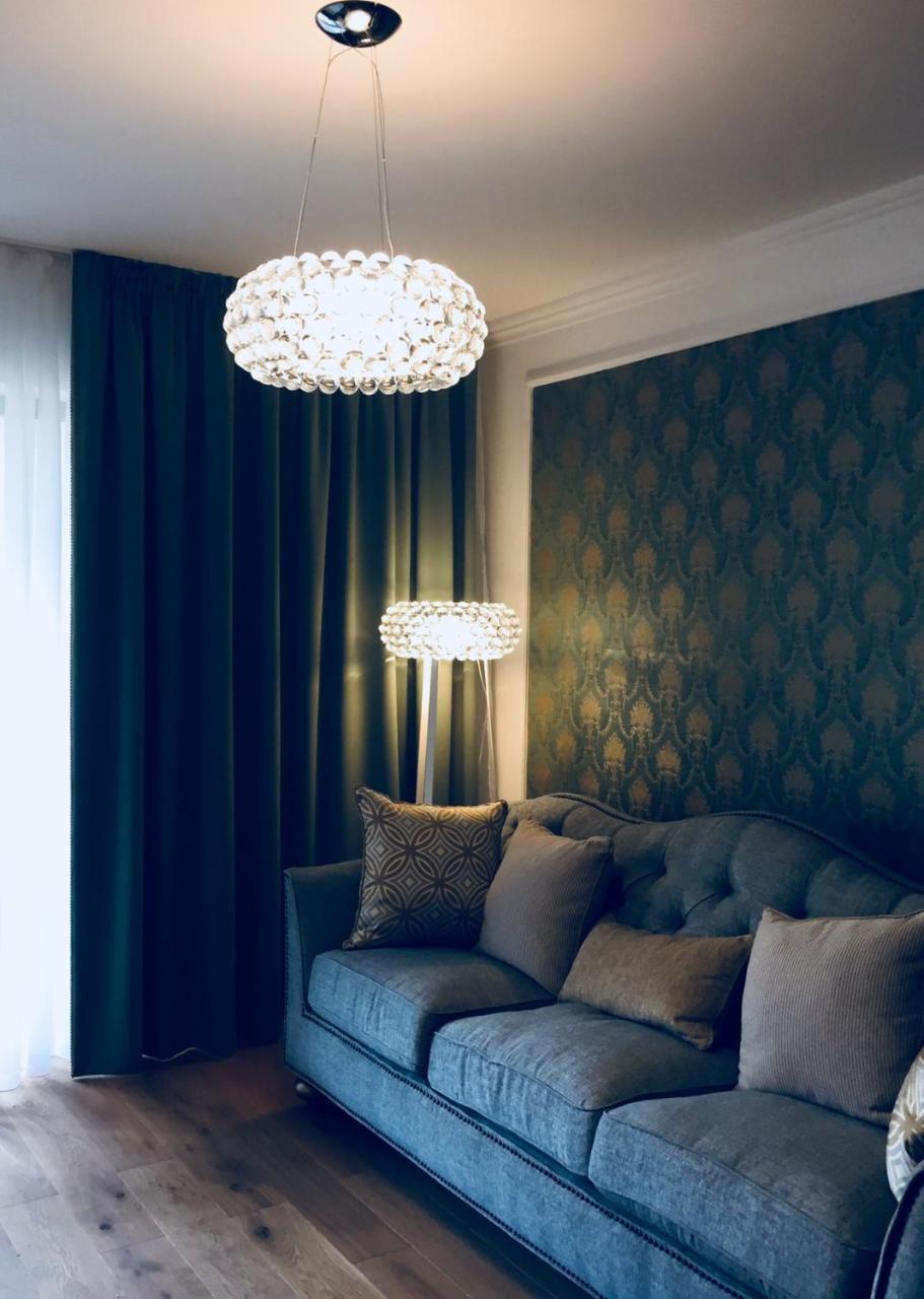 Flori De Iulie Apartamente Braşov Exteriör bild