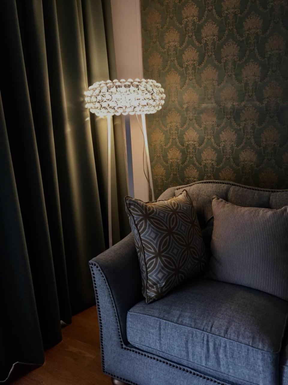 Flori De Iulie Apartamente Braşov Exteriör bild