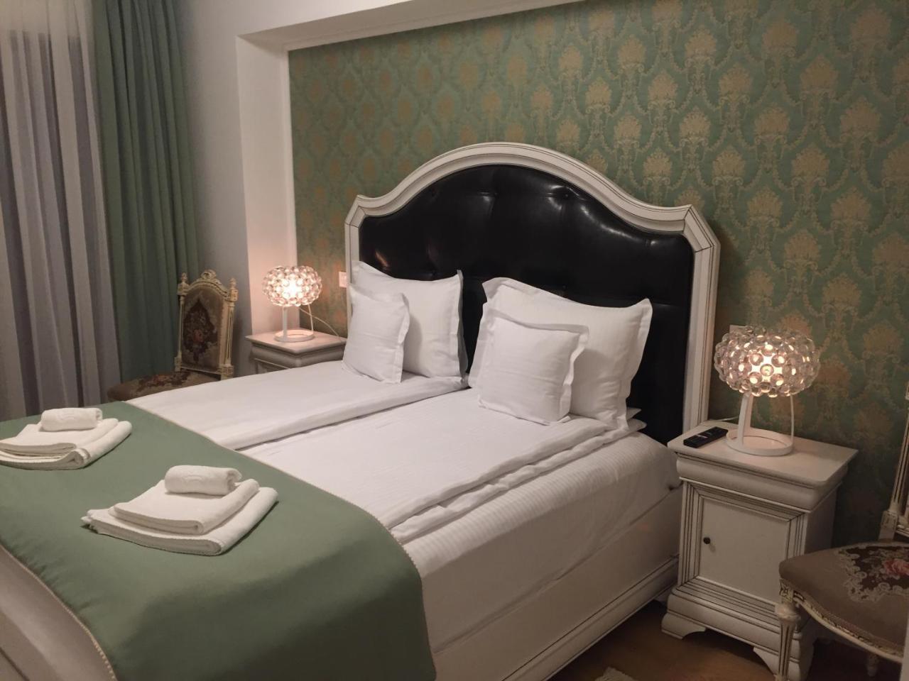 Flori De Iulie Apartamente Braşov Exteriör bild