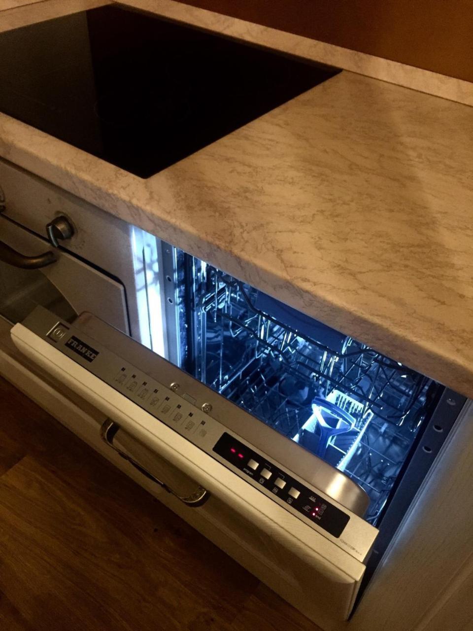 Flori De Iulie Apartamente Braşov Exteriör bild