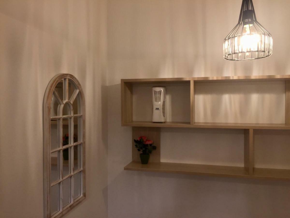 Flori De Iulie Apartamente Braşov Exteriör bild