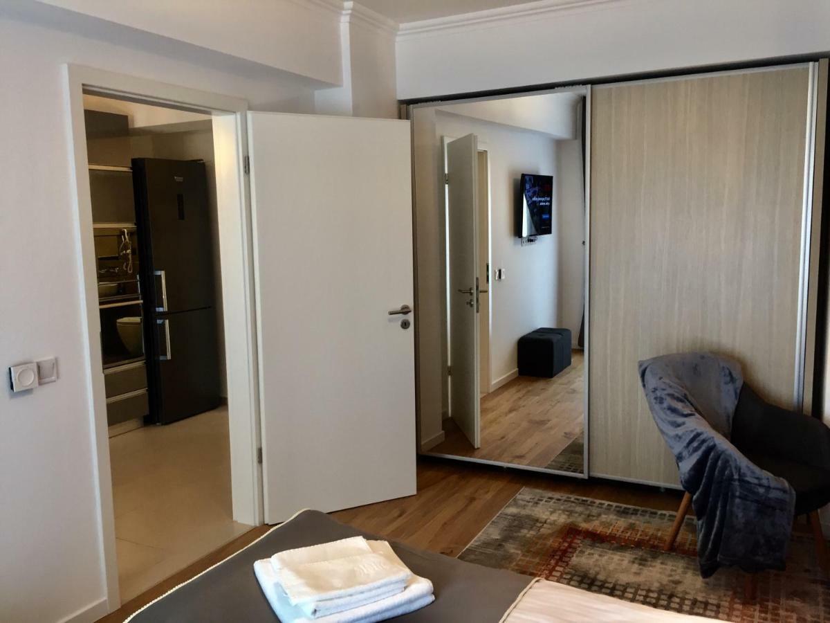 Flori De Iulie Apartamente Braşov Exteriör bild