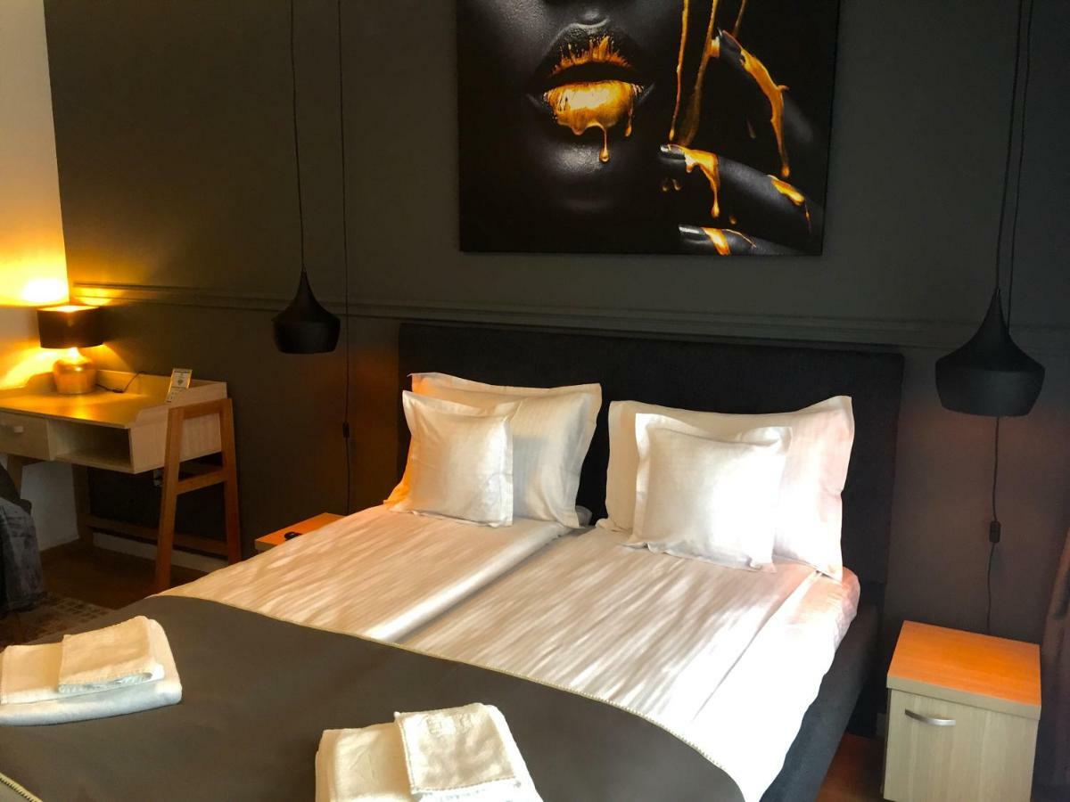 Flori De Iulie Apartamente Braşov Exteriör bild