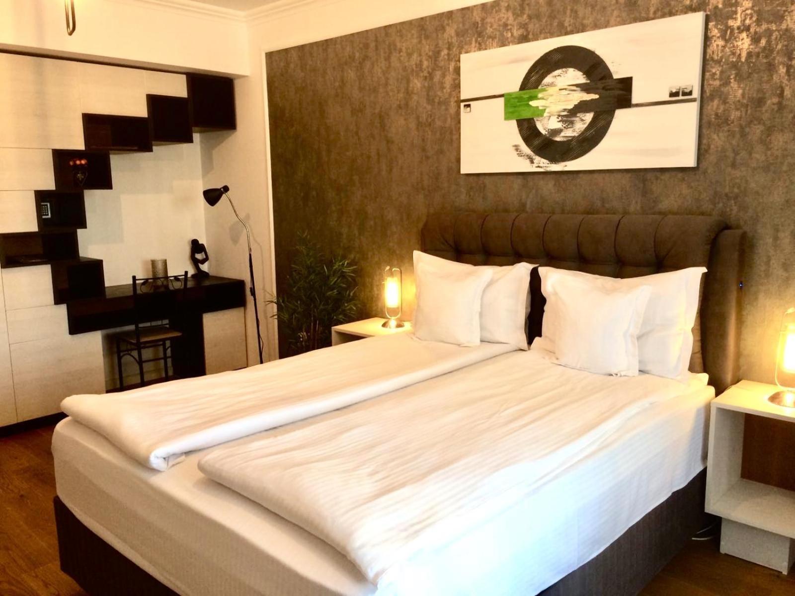 Flori De Iulie Apartamente Braşov Exteriör bild
