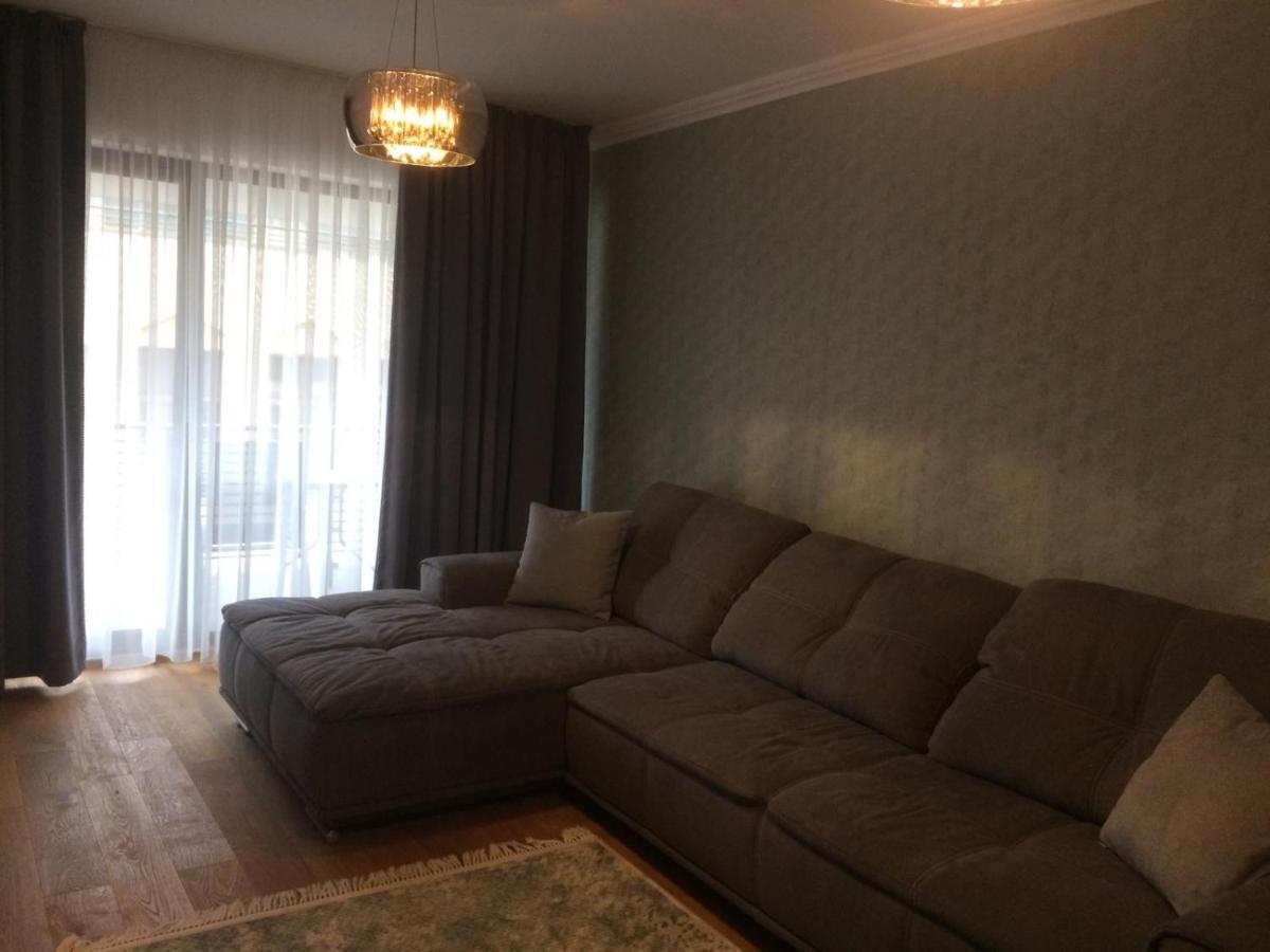 Flori De Iulie Apartamente Braşov Exteriör bild