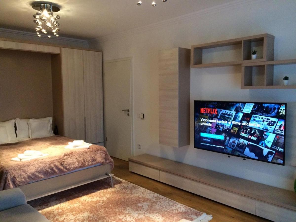 Flori De Iulie Apartamente Braşov Exteriör bild