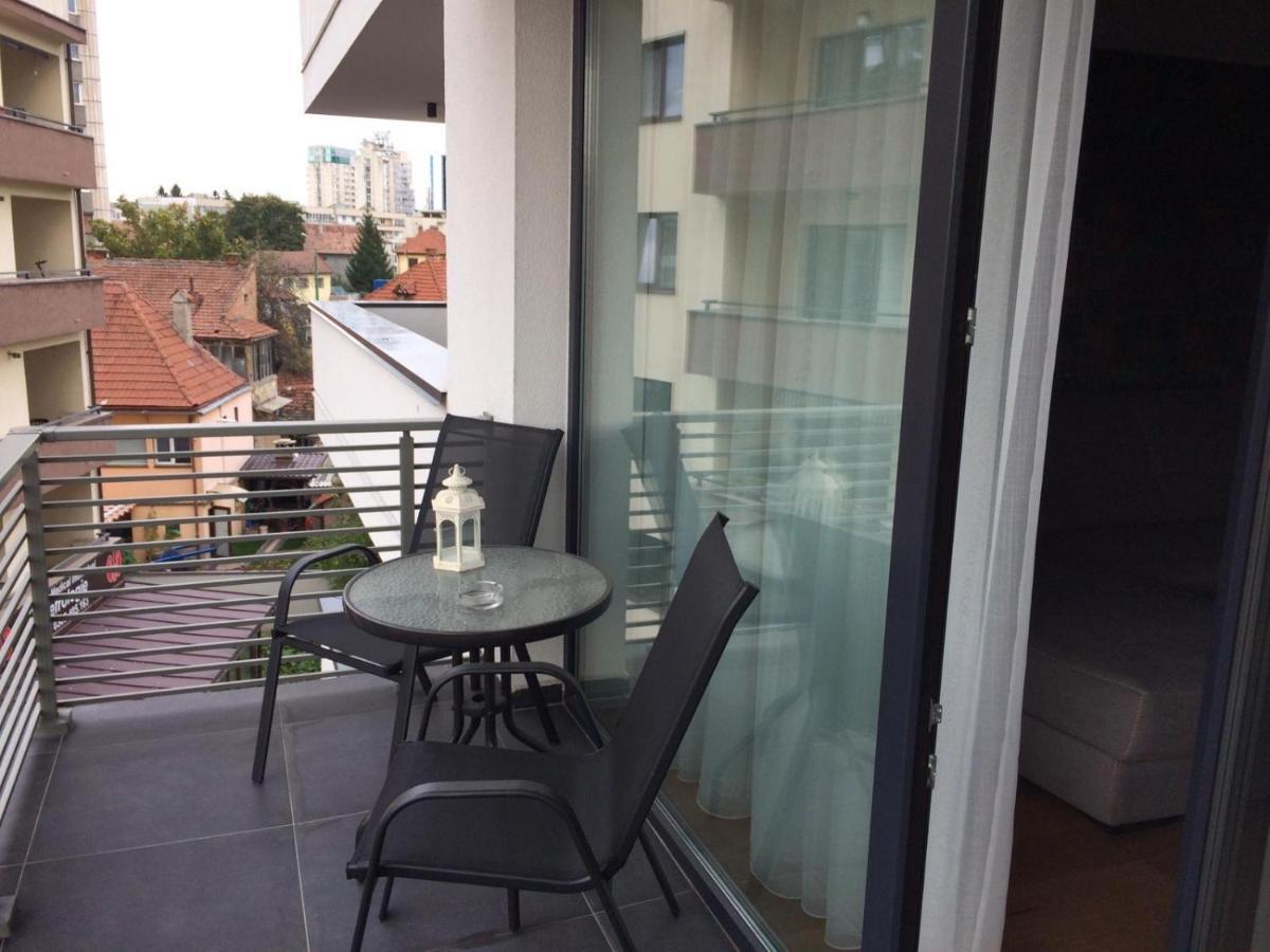 Flori De Iulie Apartamente Braşov Exteriör bild