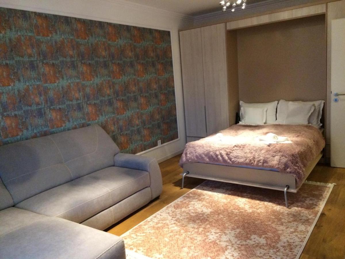 Flori De Iulie Apartamente Braşov Exteriör bild