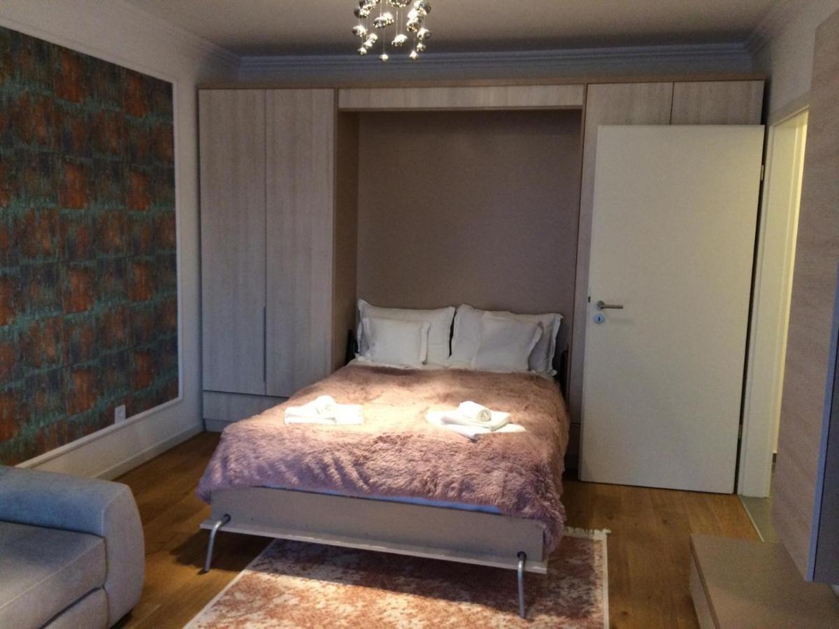 Flori De Iulie Apartamente Braşov Exteriör bild