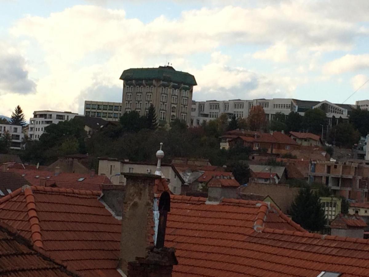 Flori De Iulie Apartamente Braşov Exteriör bild
