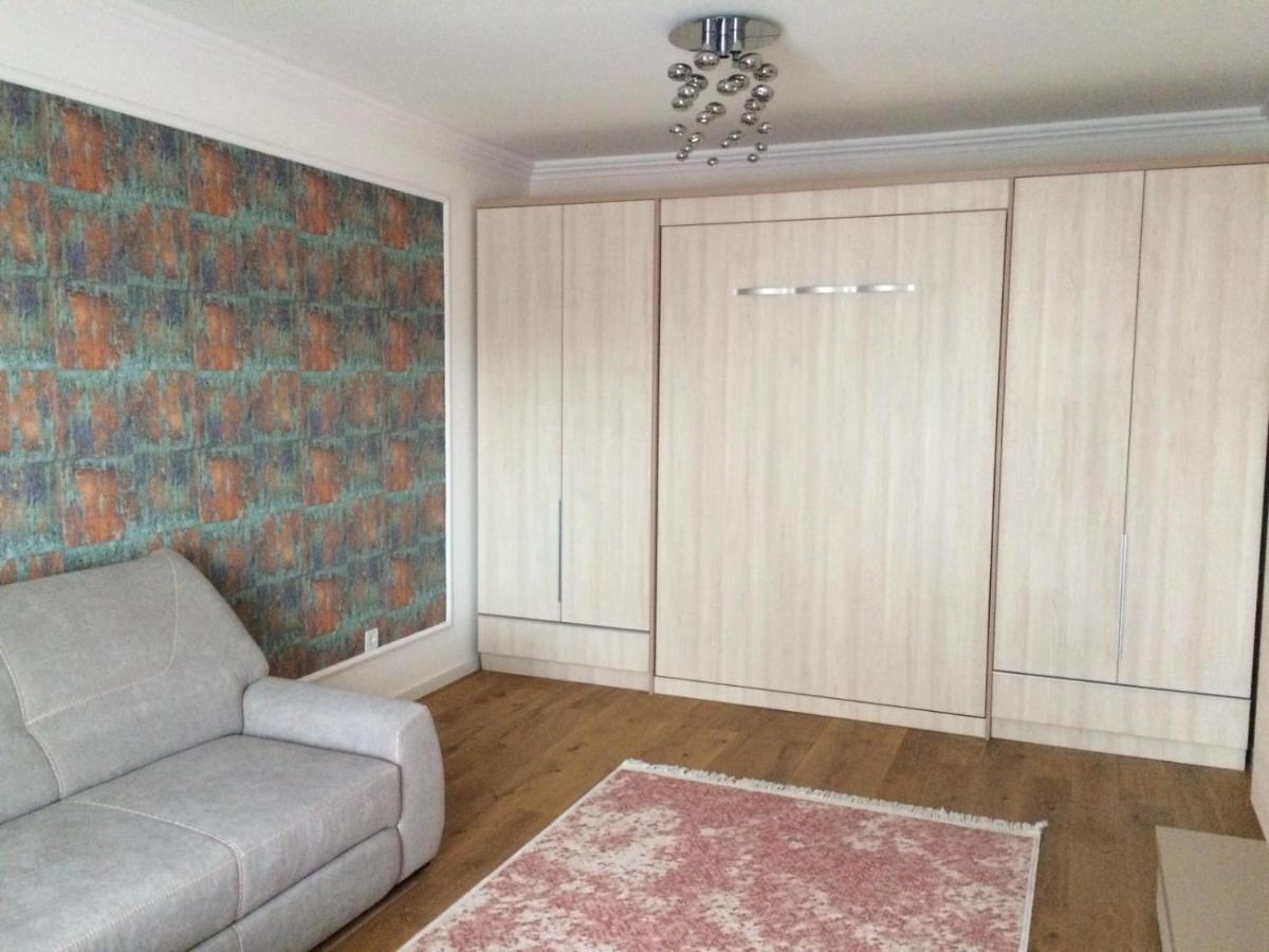Flori De Iulie Apartamente Braşov Exteriör bild