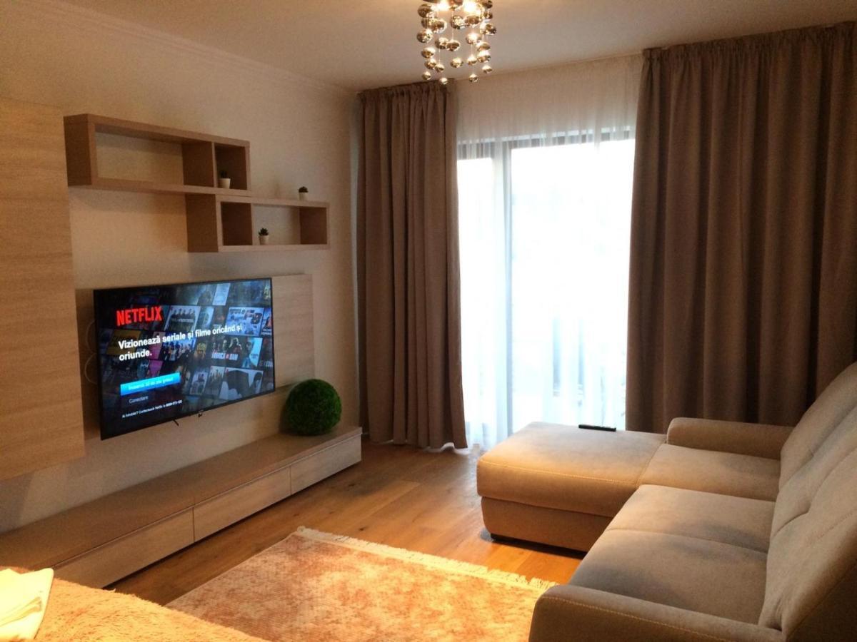 Flori De Iulie Apartamente Braşov Exteriör bild